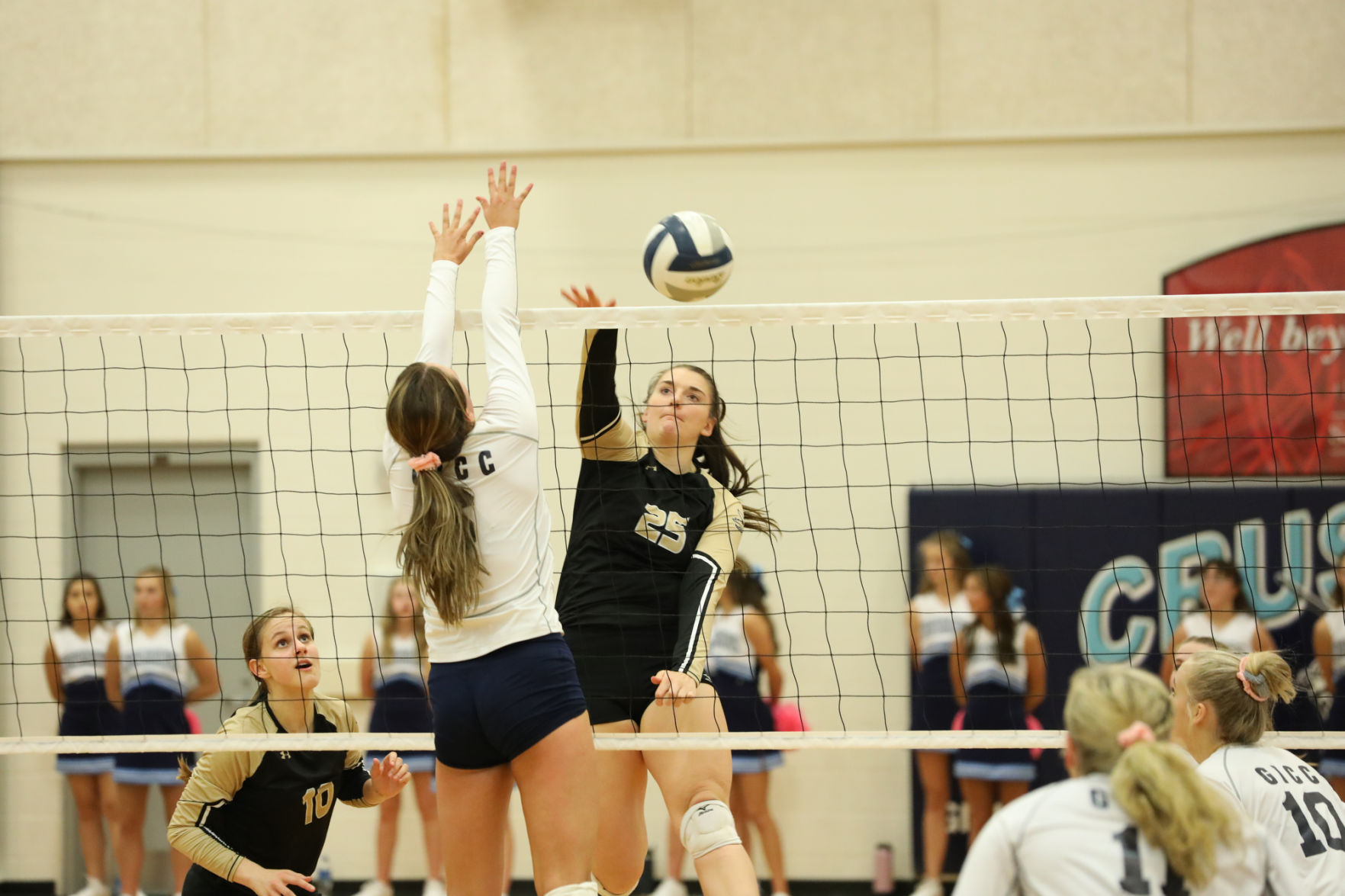 Outtakes_100419_ginwvball32_zlm.JPG